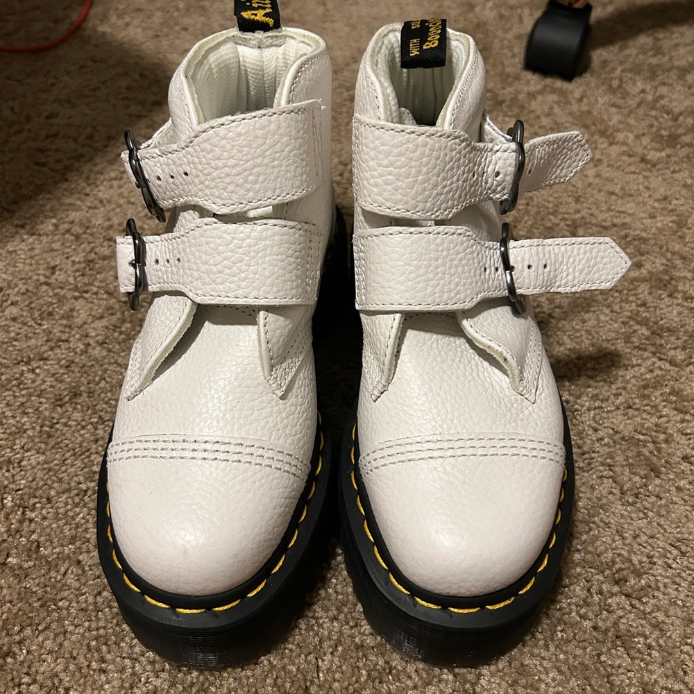 Doc Marten Devon Flower Boots